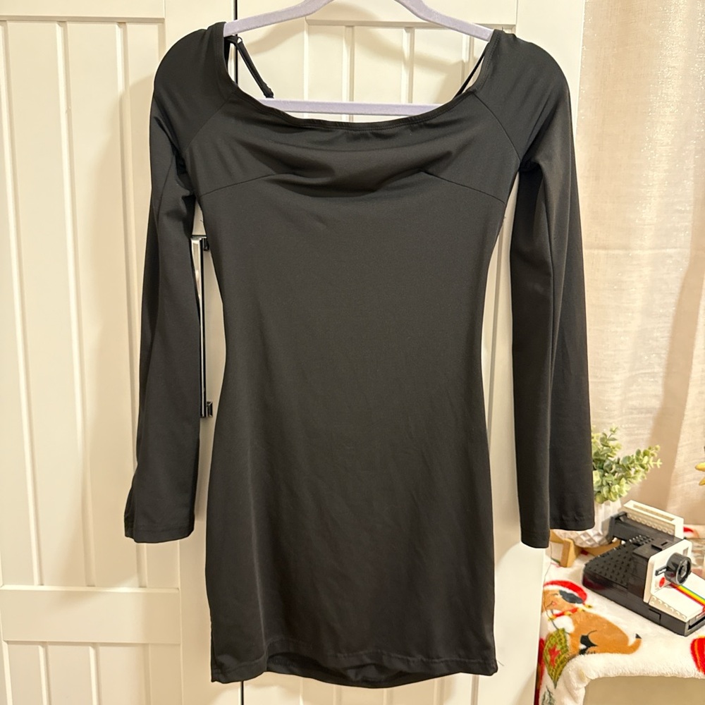SHEIN Black Trumpet Sleeve backless Dress